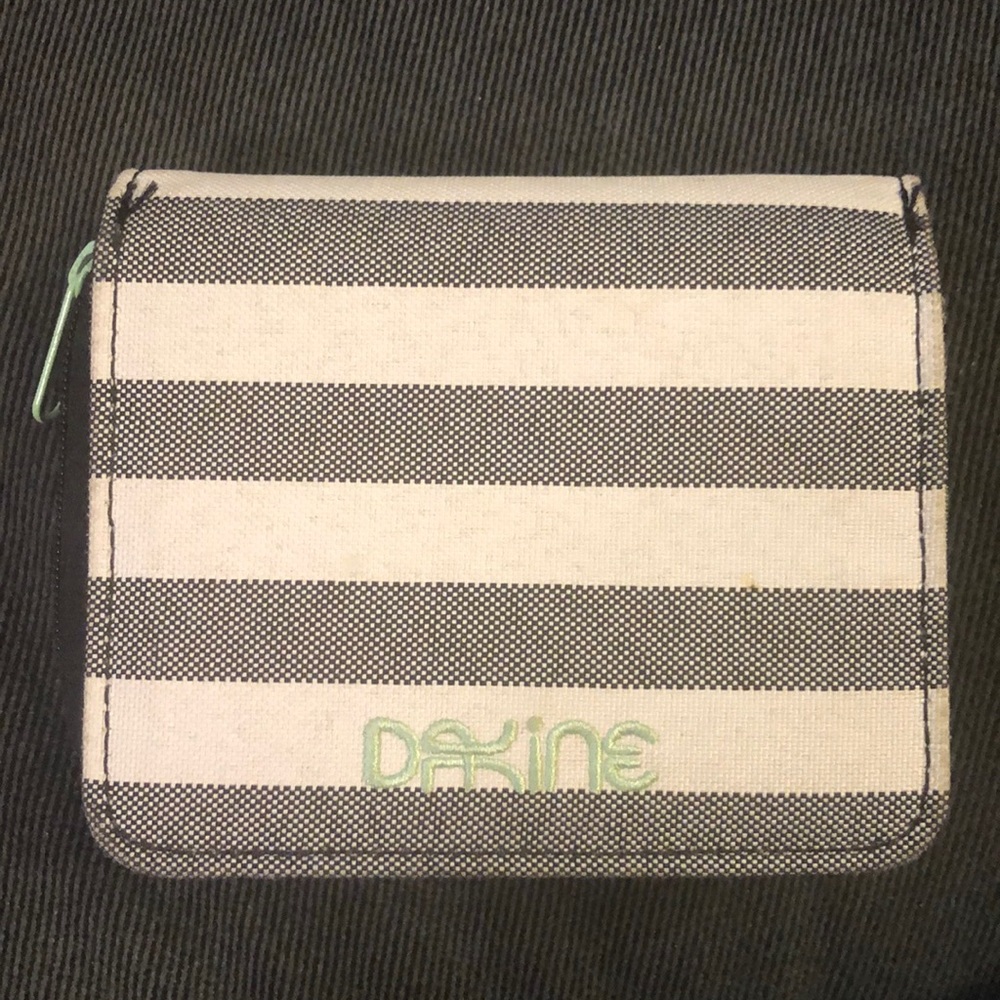 Dakine wallet